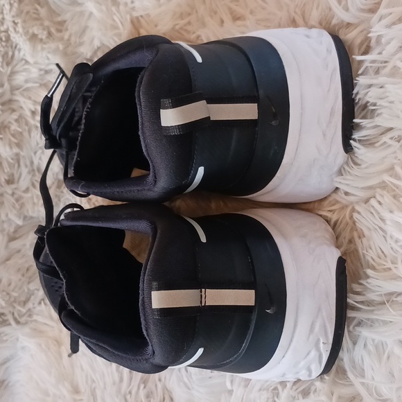 Nike Miler React Running Sneaker with Roadrunner insoles. - Picture 5 of 12